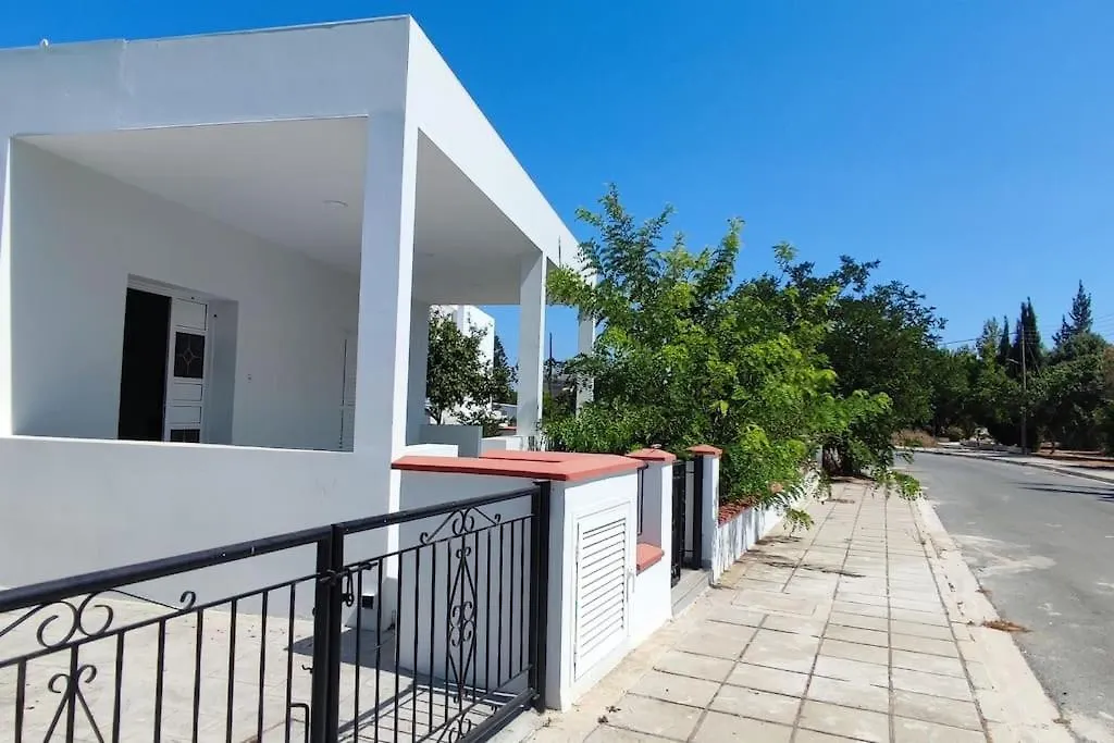 Bungalow House Kiti, Seaside
