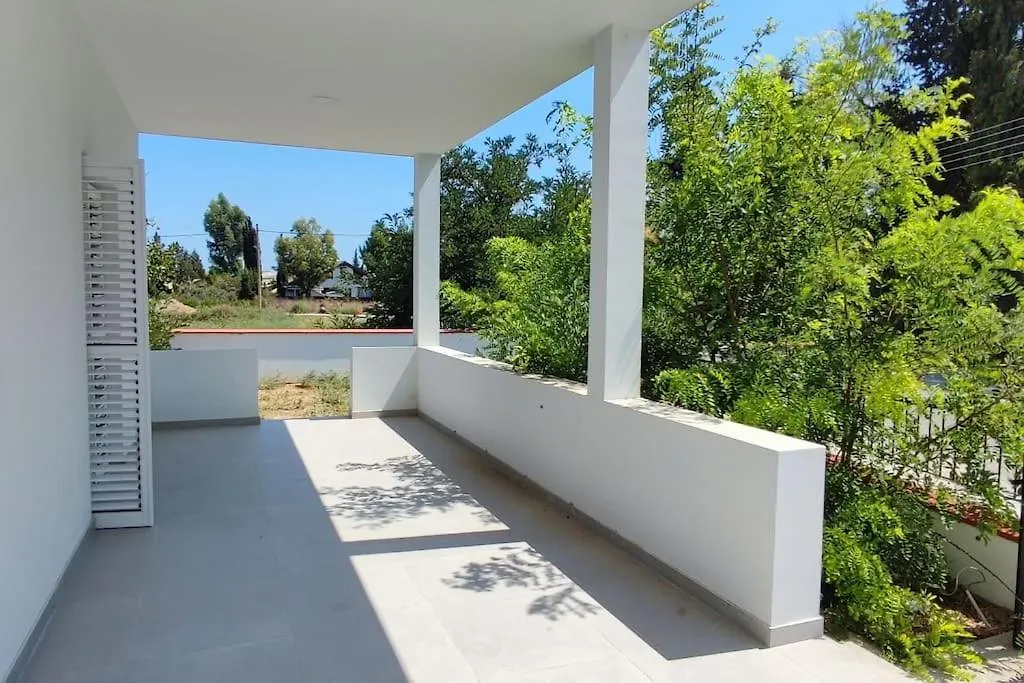 Bungalow House Kiti, Seaside Holiday home